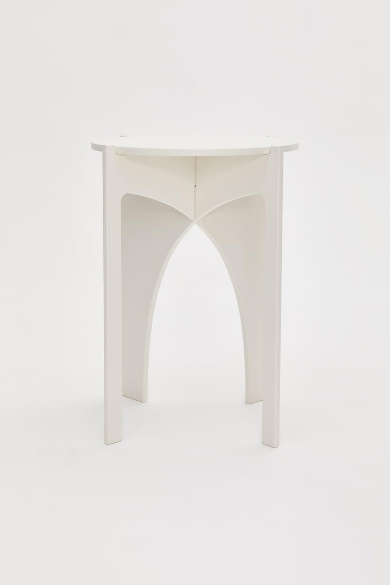 kveer Wood Modern Gothic Arch Side Table, White Wooden Accent Table, Round Top/Folding