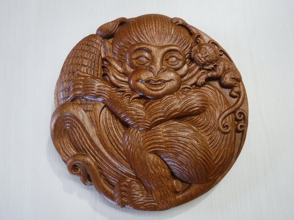 kveer Handcrafted Wooden Monkey Wall Art, Round Decorative Carving, Handmade Home Office Décor